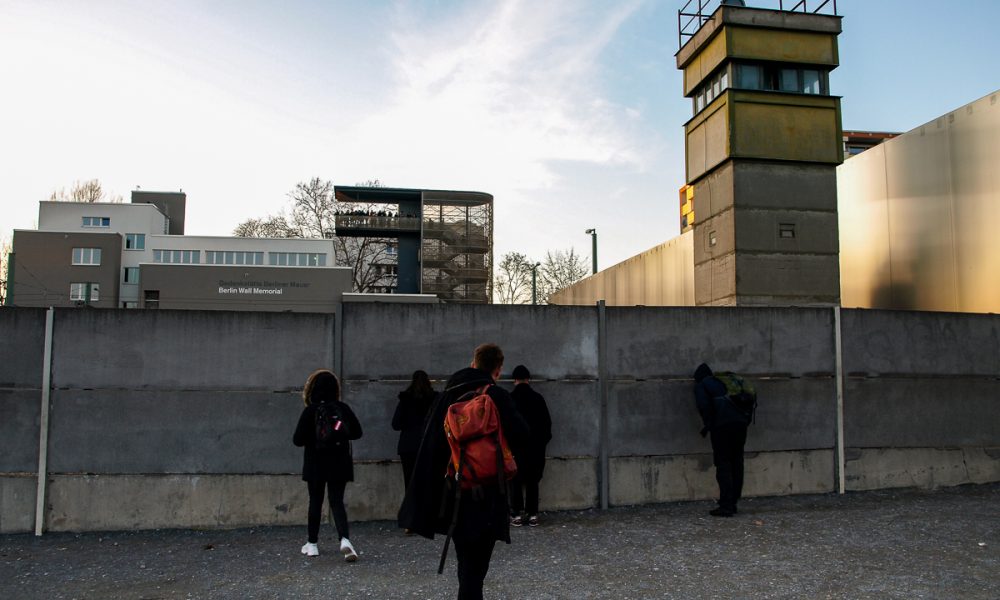 Unsere Tourgruppe an der Gedenkstätte Berliner Mauer