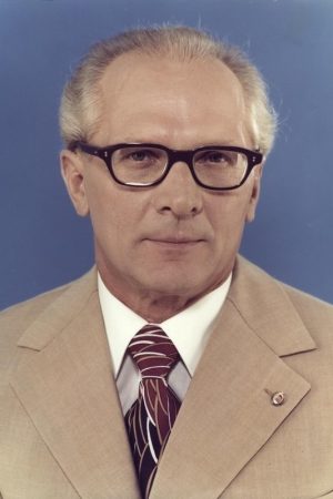 Erich Honecker, Foto: Bundesarchiv, Bild 183-R1220-401 / Unknown / [CC BY-SA 3.0 de (https://creativecommons.org/licenses/by-sa/3.0/de/deed.en)]
