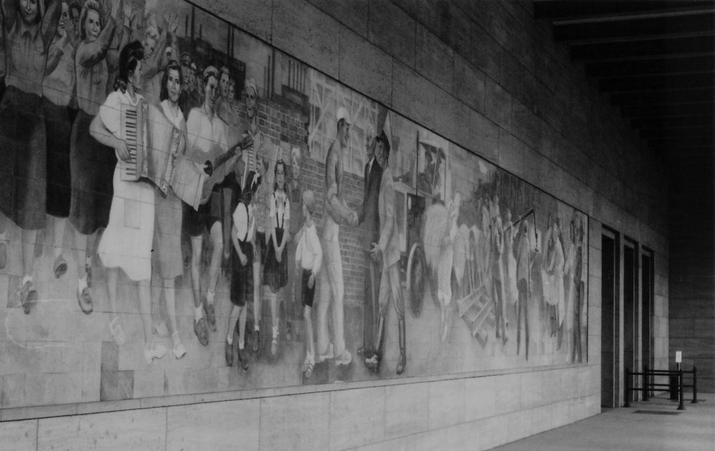 Max Lingners Wandbild "Aufbau der Republik" am heutigen Detlev-Rohwedder-Haus